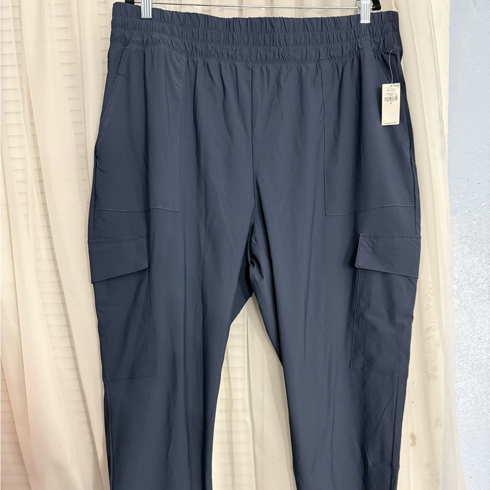 Old Navy Women’s Navy Blue Cargo Pants